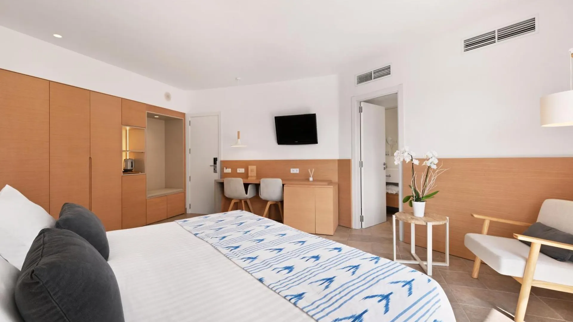 Hotel Villa Chiquita - Adults Only - Over 12 Colonia de Sant Jordi 4*,  Spain